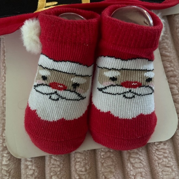 Little Me Christmas bib and booties - Picture 7 of 8